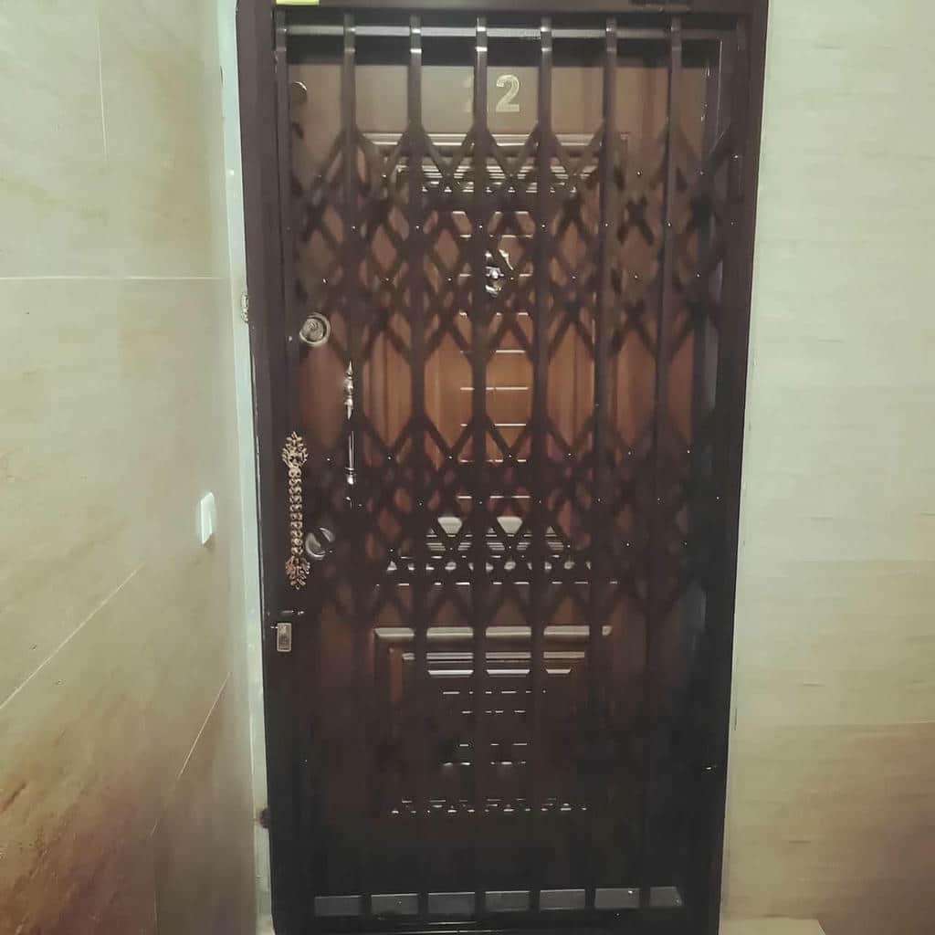 گارد آکاردئونی سفید با شبکه لوزی منظم