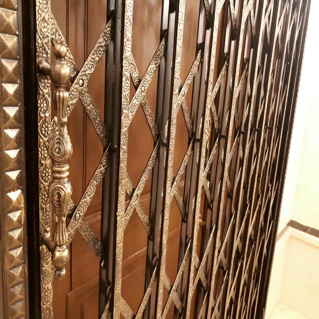 نرده آکاردئونی مشکی با پروفیل فلزی در مشهد