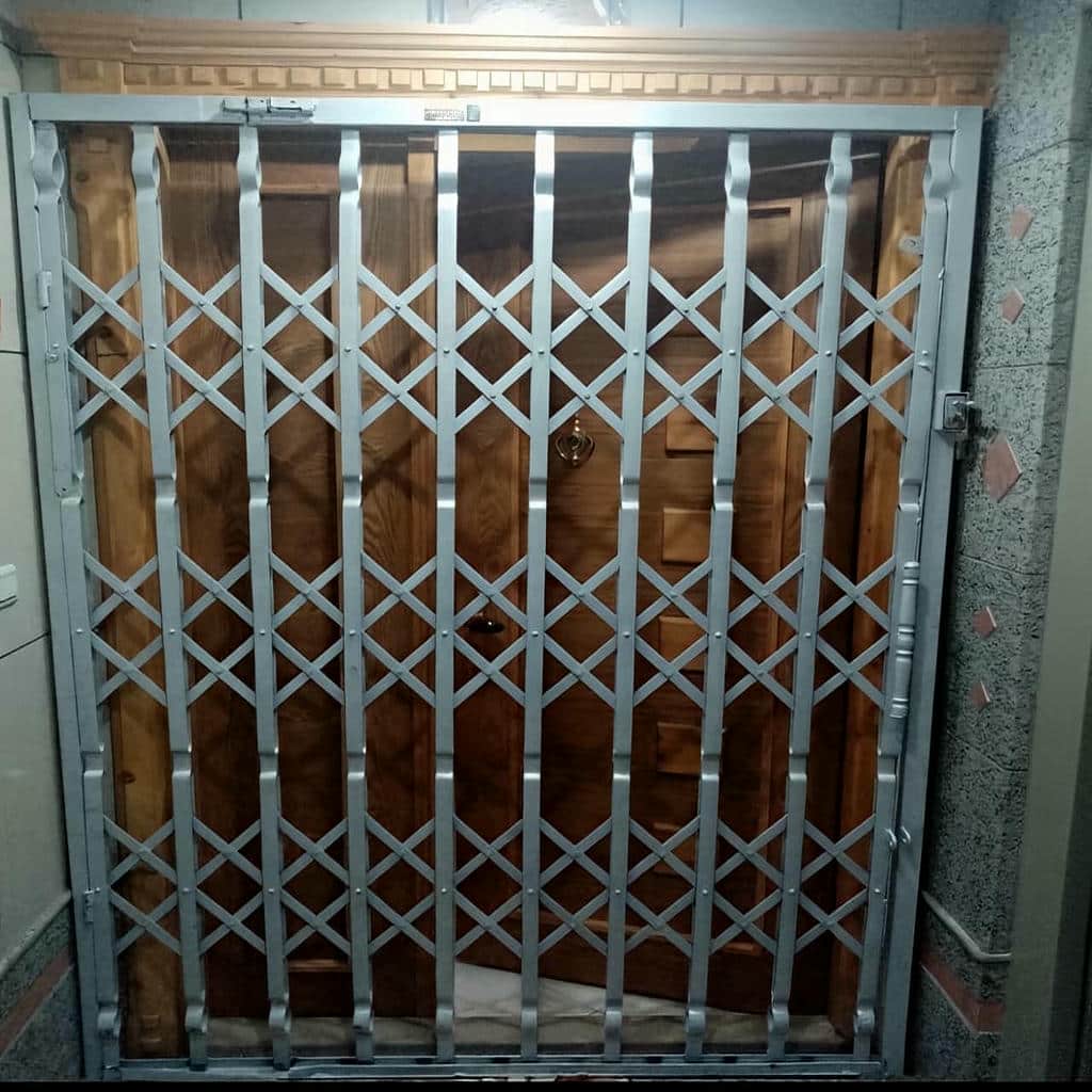 گارد آکاردئونی مشکی برای لابی ساختمان مشهد