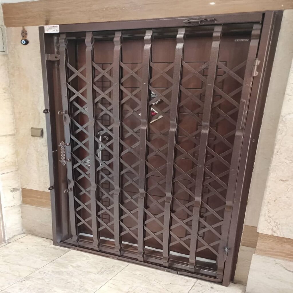 محافظ درب فلزی تیره برای آپارتمان مشهد