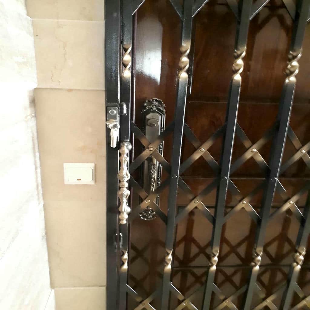حفاظ ریلی درب نصب شده در مشهد