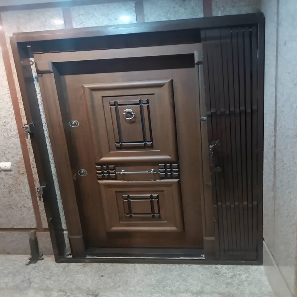 حفاظ آکاردئونی فلزی مشکی ورودی آپارتمان مشهد