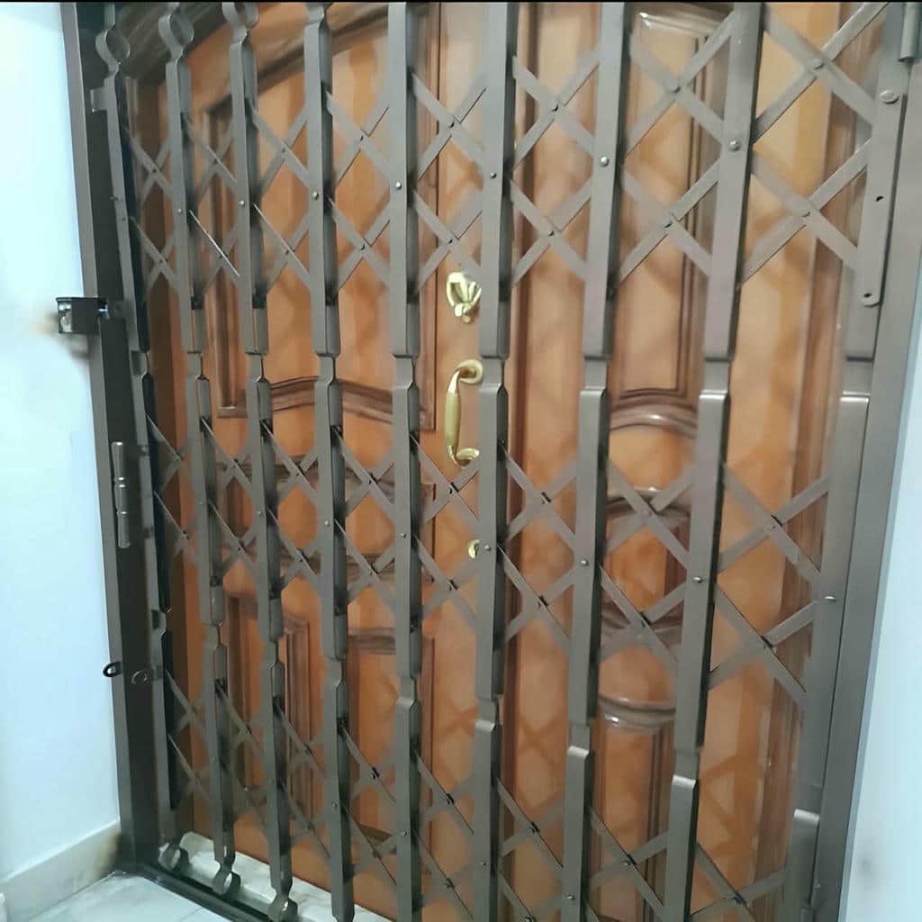 گارد آکاردئونی طلایی برای ورودی کلاسیک مشهد