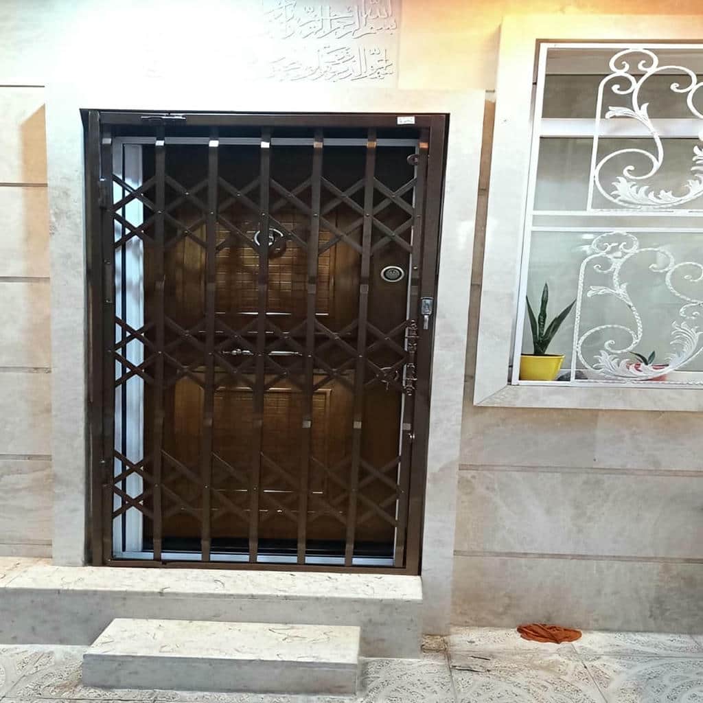 درب آکاردئونی فلزی نصب شده در مشهد