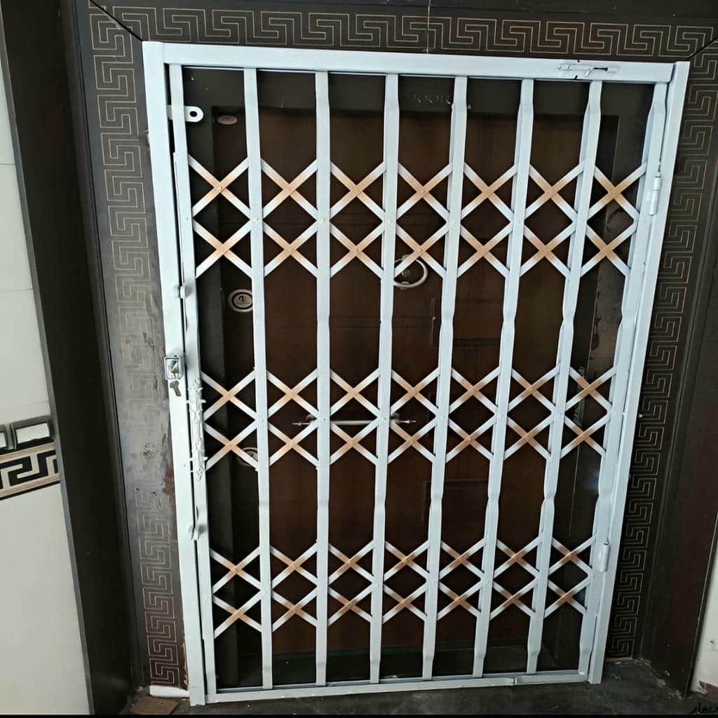 درب آکاردئونی ضد سرقت نصب شده در مشهد