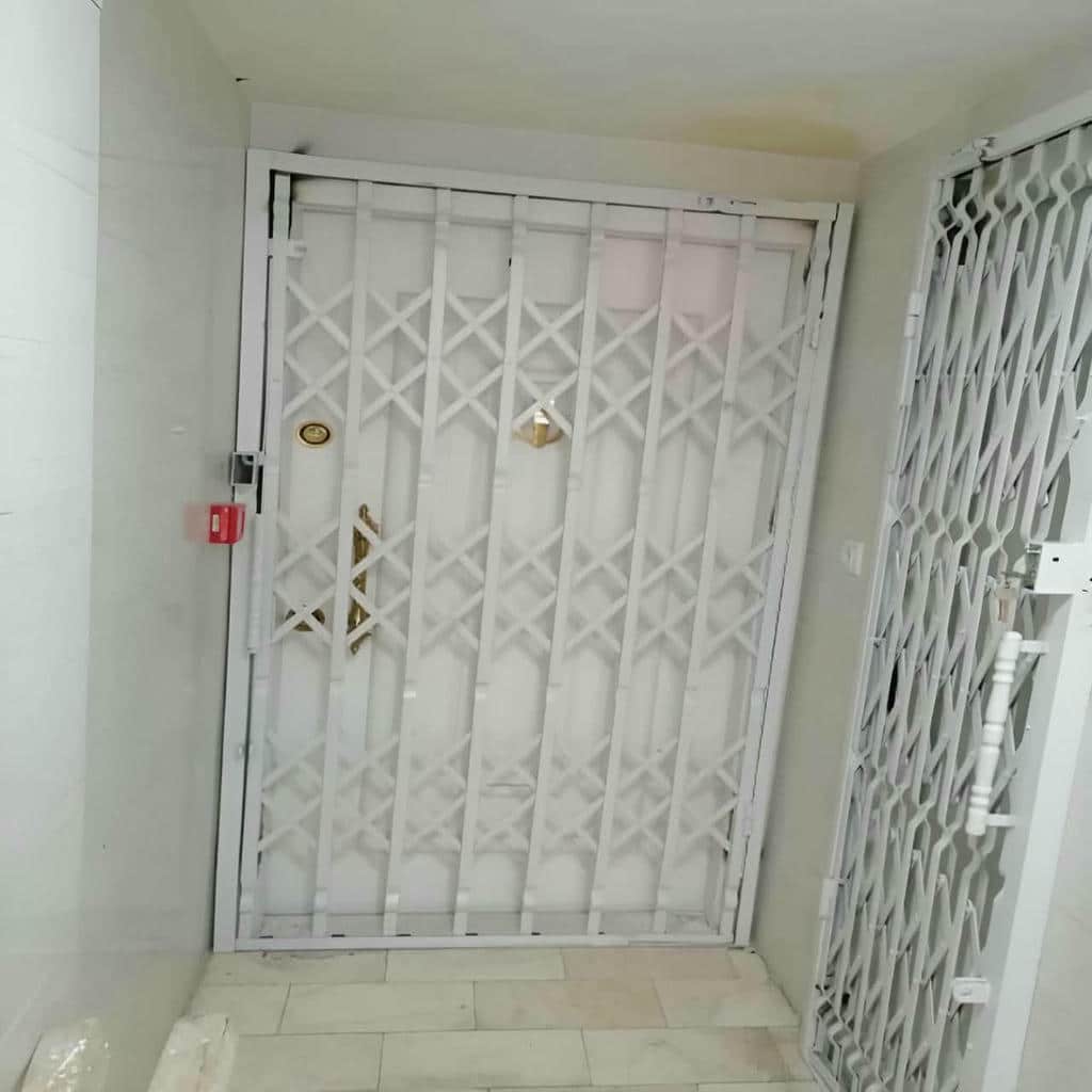 درب آکاردئونی فلزی مشکی ورودی ویلای مشهد