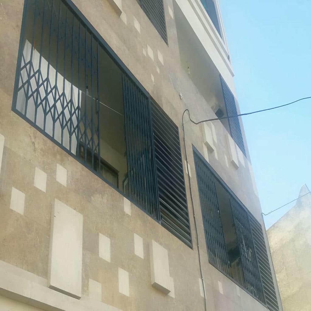 حفاظ ضربدری آکاردئونی سفید ساختمان بازسازی شده مشهد