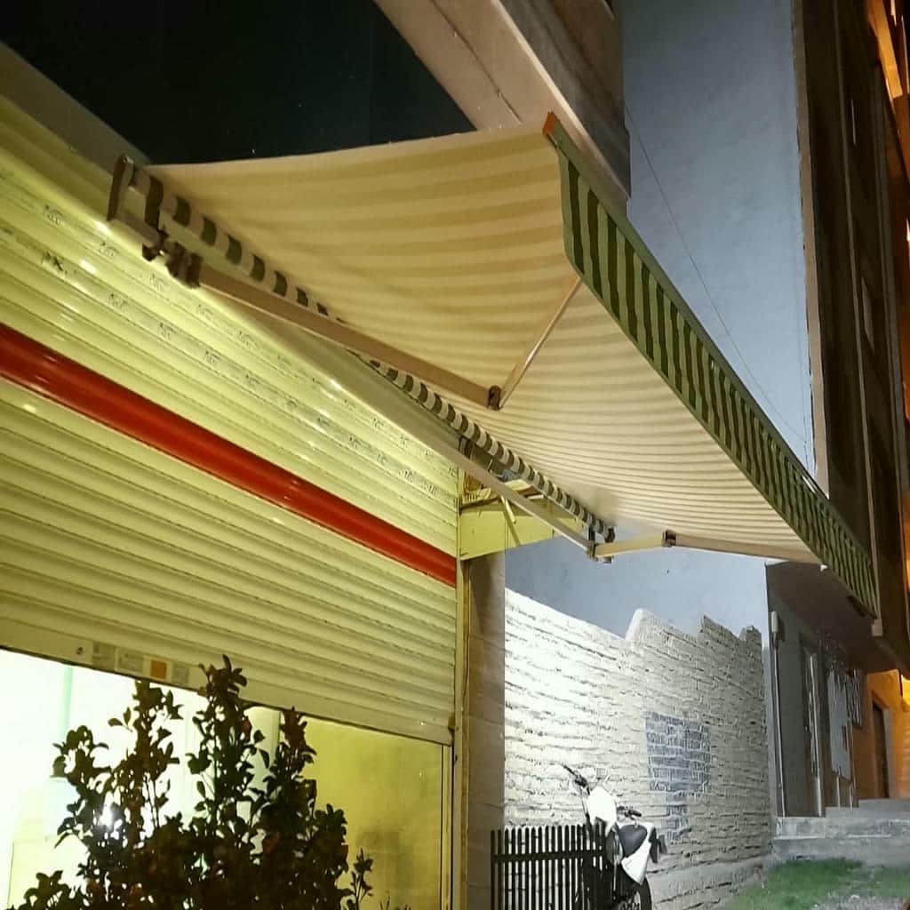 سایبان پارکینگ با پوشش روشن در مشهد