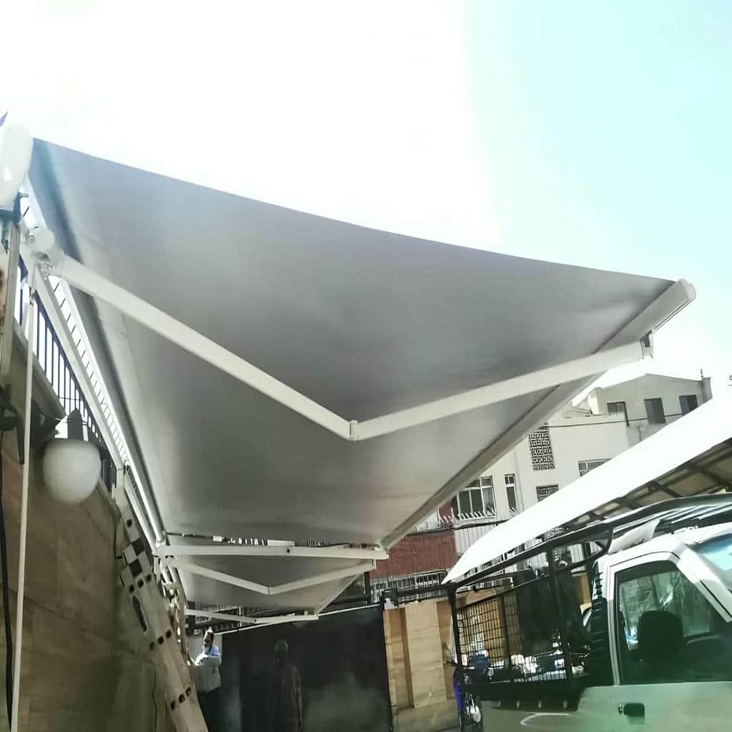 سایه بان متحرک برای حیاط گرم و خشک