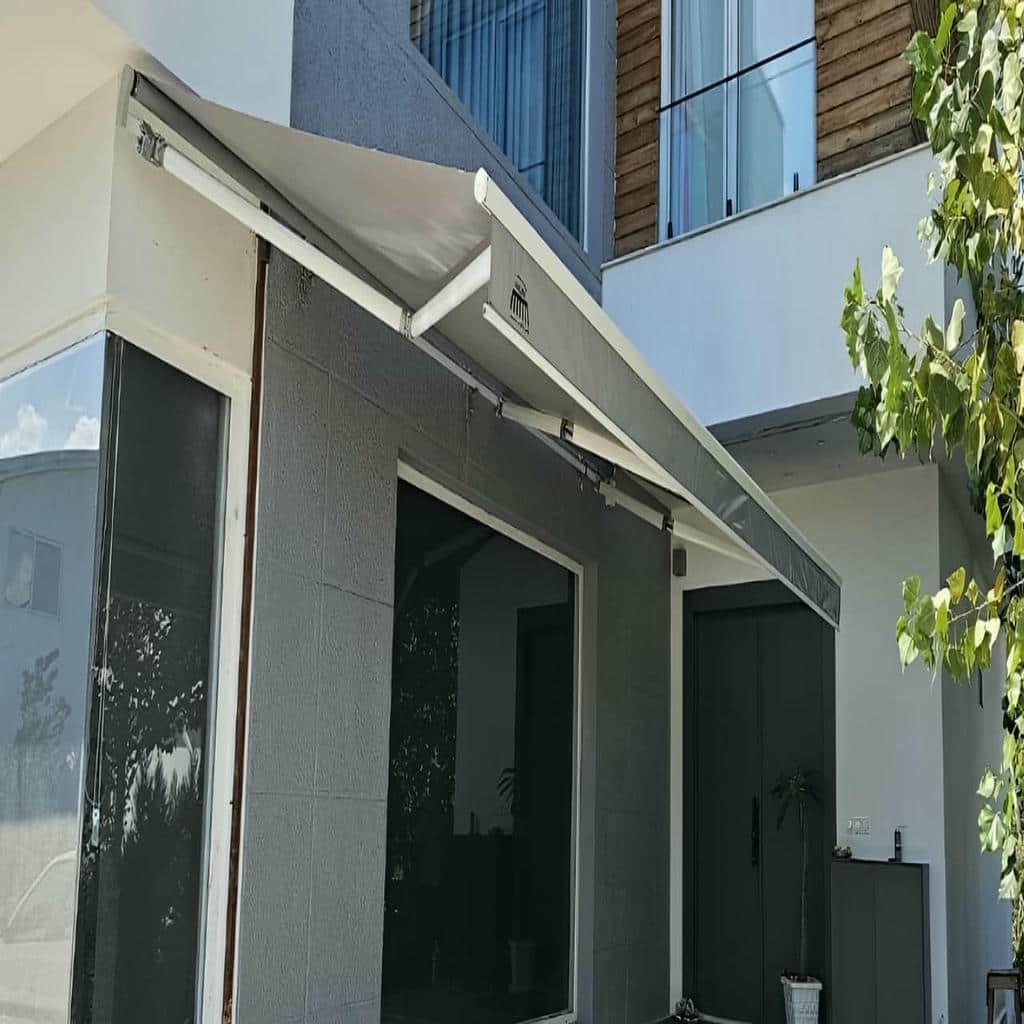 سایبان پارکینگ روی فضای توقف چند خودرو