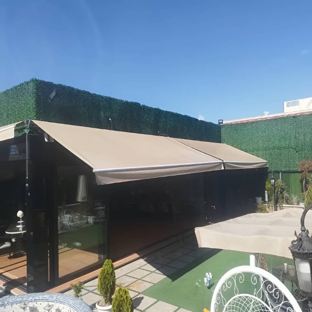 سایبان تراس ایرانی با پوشش روشن در مشهد