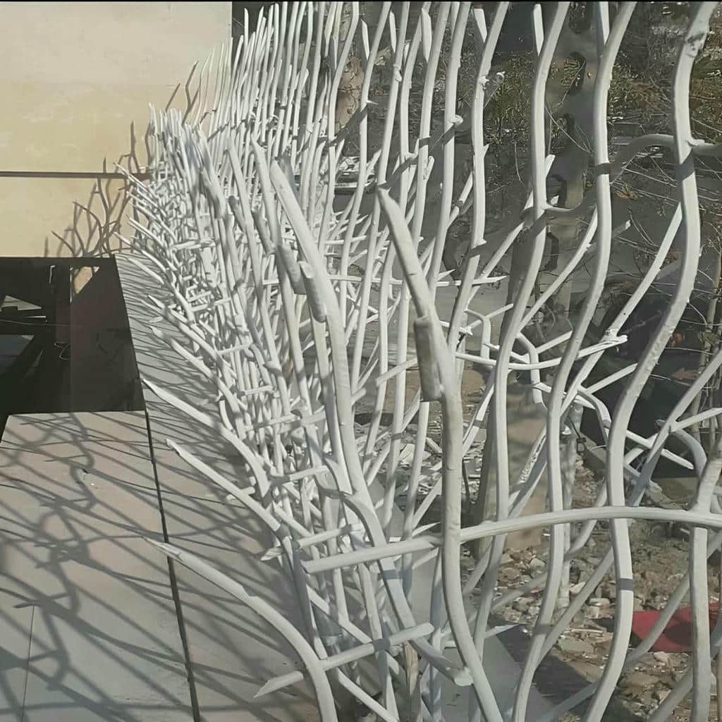 مدل طرح اف فلزی با شاخه های متراکم