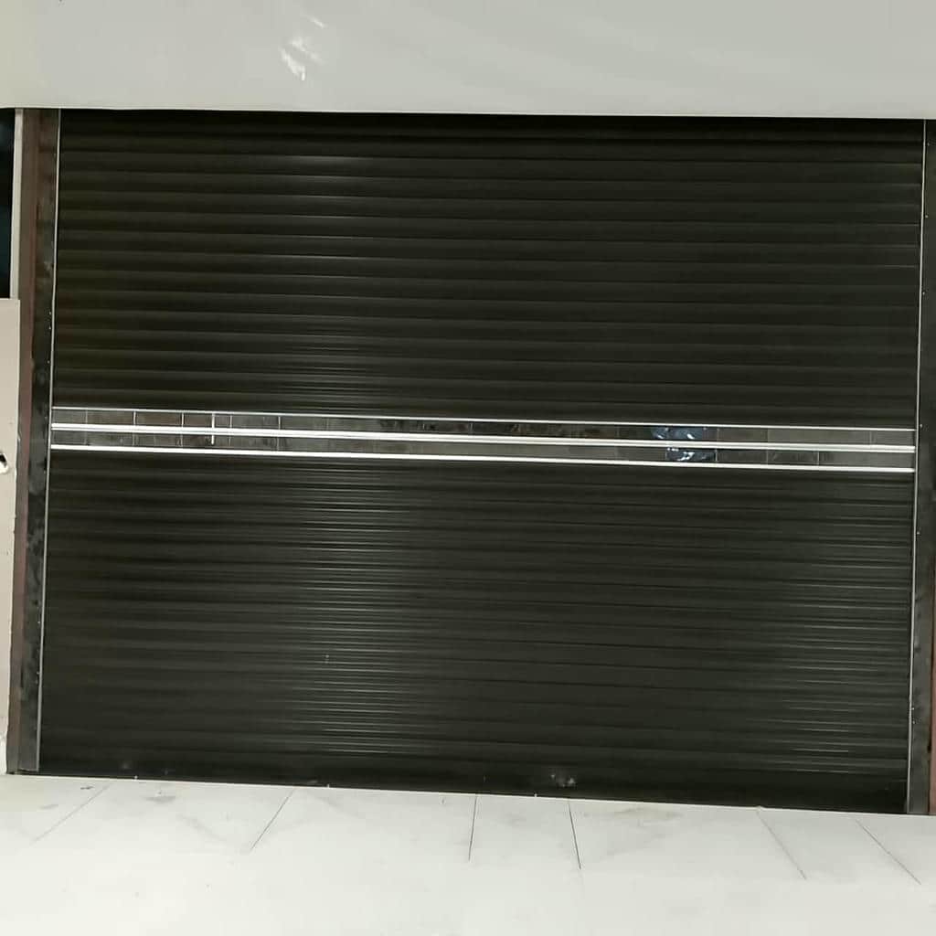 کرکره برقی زیر تابش مستقیم آفتاب کرکره برقی زیر تابش مستقیم آفتاب