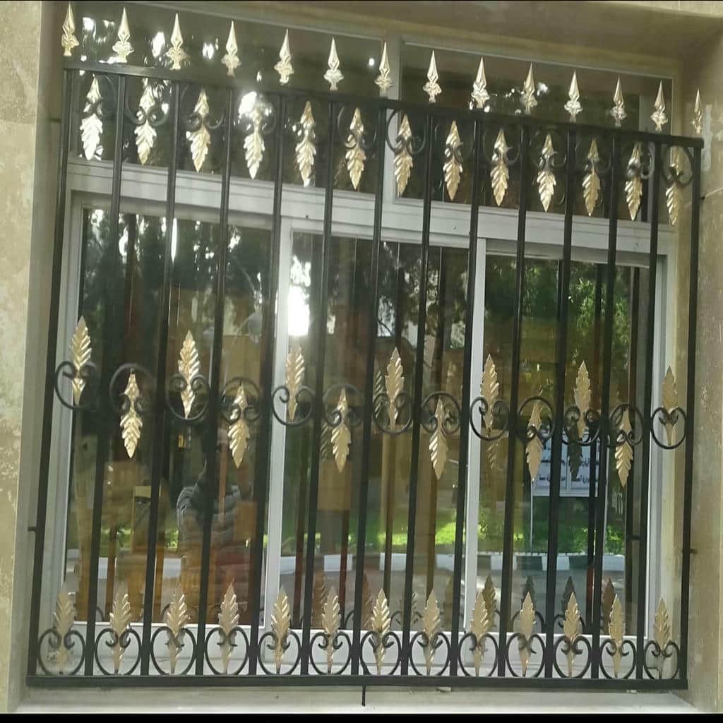 حفاظ پنجره دوجداره مشهد کنار قاب سفید