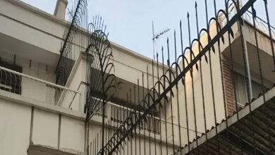 نرده روی دیوار کلاسیک نمای سنگی مشهد