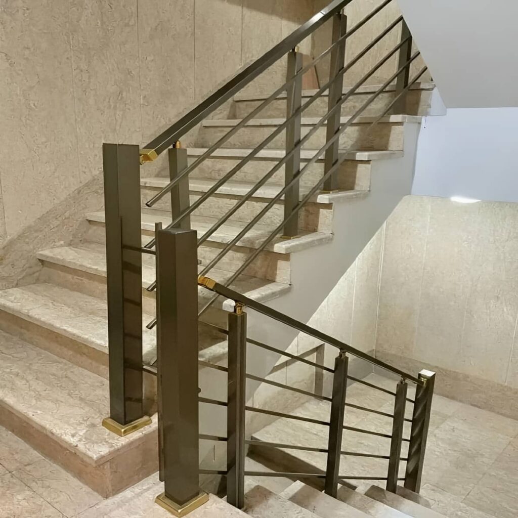 هندریل استیل مدرن در لابی ساختمان هندریل استیل مدرن در لابی ساختمان