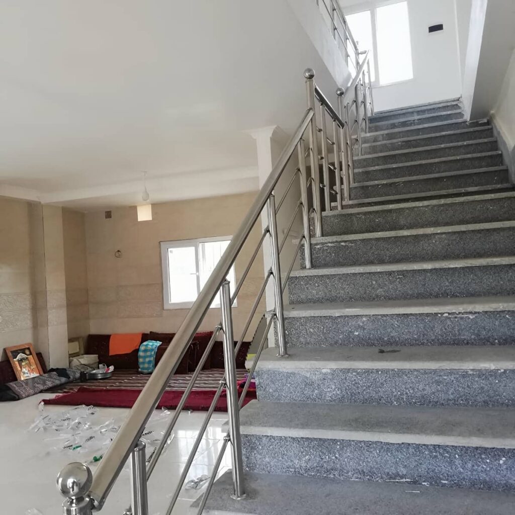 نرده استیل راه پله مشهد با پایه براق