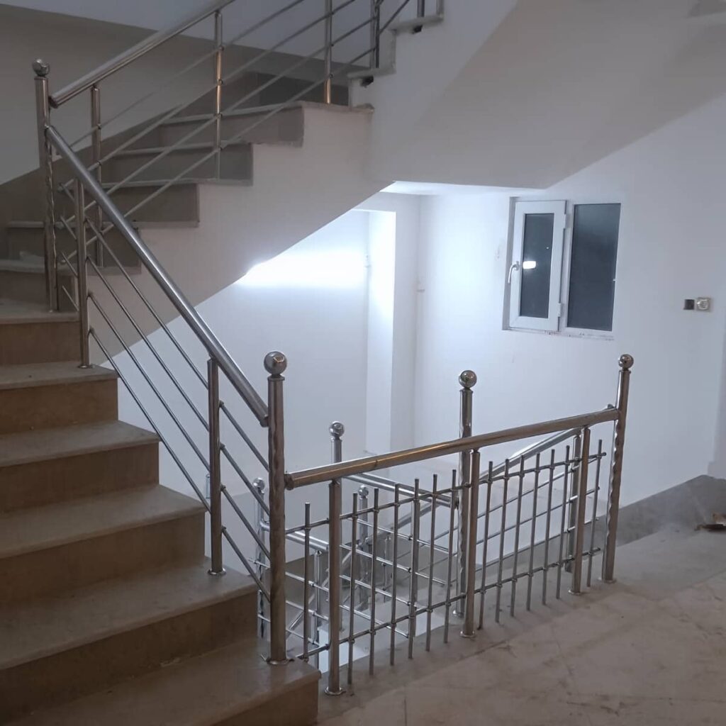 هندریل استیل با اتصالات مخفی مدرن هندریل استیل با اتصالات مخفی مدرن