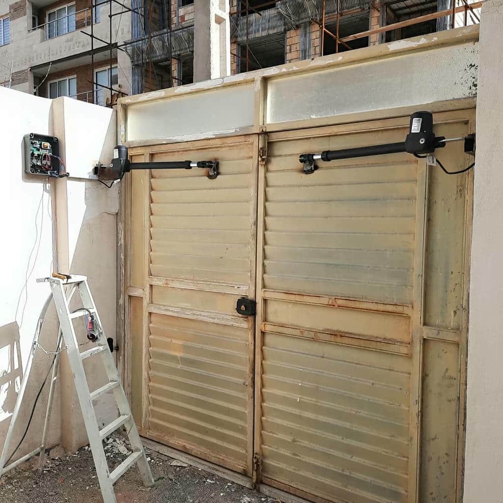 جک پارکینگی نصب شده روی در دولنگه