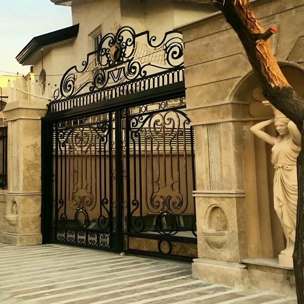 درب گلنرده دار مشهد با رنگ تیره مات