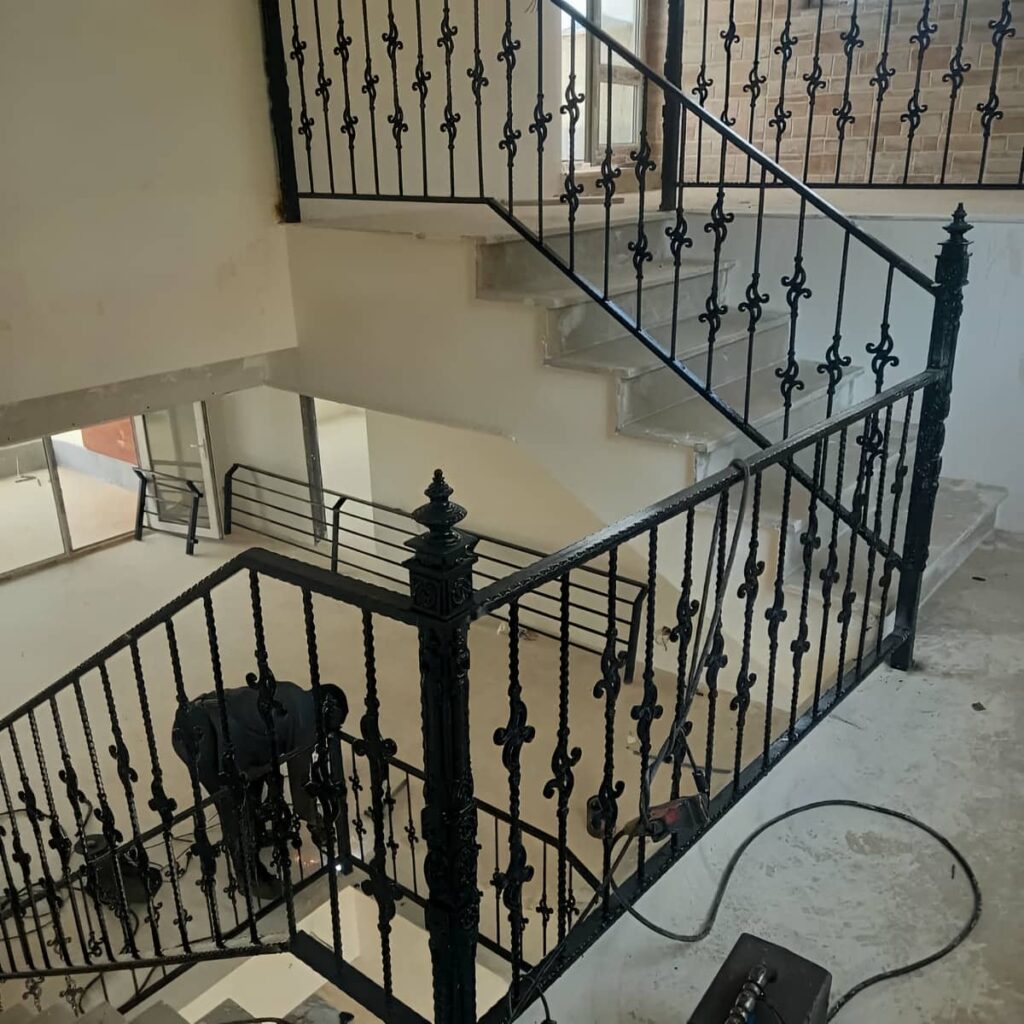 نرده فرفورژه بالکن کلاسیک در مشهد